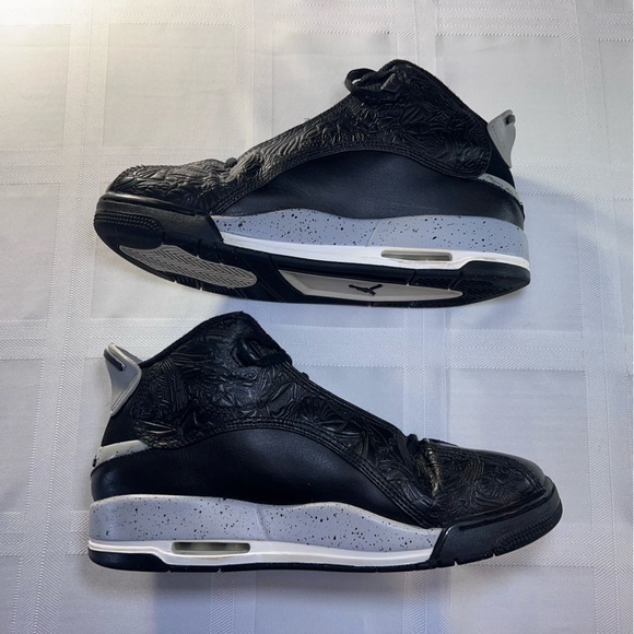 Youth Air Jordans Dub Zero GS Sneakers - Picture 5 of 15